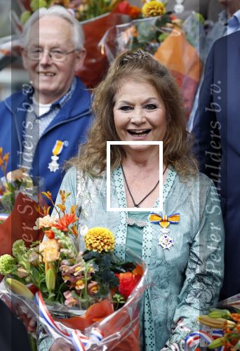 Apeldoorn 25 april 2025
Belinda Meuldijk krijgt lintje en wordt RIDDER in de orde van Oranje Nassau bij Orpheus . Ze kwam samen met haar zoon Yoshi en hun hond Noah.
