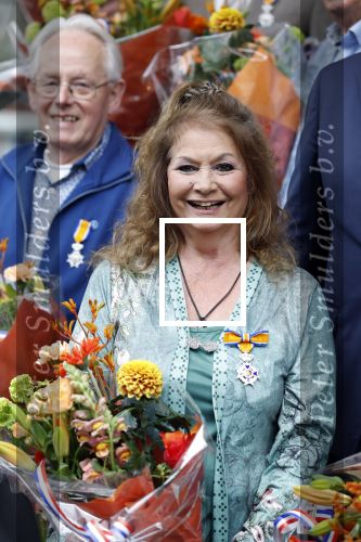 Apeldoorn 25 april 2025
Belinda Meuldijk krijgt lintje en wordt RIDDER in de orde van Oranje Nassau bij Orpheus . Ze kwam samen met haar zoon Yoshi en hun hond Noah.