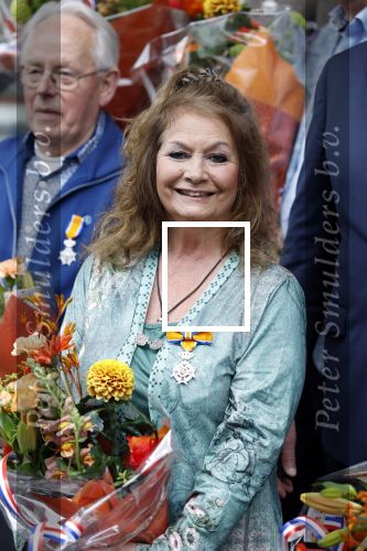 Apeldoorn 25 april 2025
Belinda Meuldijk krijgt lintje en wordt RIDDER in de orde van Oranje Nassau bij Orpheus . Ze kwam samen met haar zoon Yoshi en hun hond Noah.