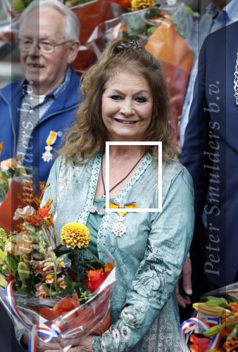 Apeldoorn 25 april 2025
Belinda Meuldijk krijgt lintje en wordt RIDDER in de orde van Oranje Nassau bij Orpheus . Ze kwam samen met haar zoon Yoshi en hun hond Noah.