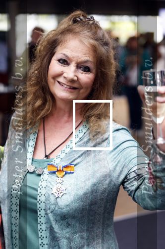 Apeldoorn 25 april 2025
Belinda Meuldijk krijgt lintje en wordt RIDDER in de orde van Oranje Nassau bij Orpheus . Ze kwam samen met haar zoon Yoshi en hun hond Noah.