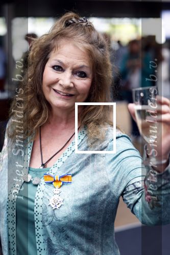 Apeldoorn 25 april 2025
Belinda Meuldijk krijgt lintje en wordt RIDDER in de orde van Oranje Nassau bij Orpheus . Ze kwam samen met haar zoon Yoshi en hun hond Noah.