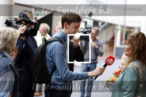 Apeldoorn 25 april 2025
Belinda Meuldijk krijgt lintje en wordt RIDDER in de orde van Oranje Nassau bij Orpheus . Ze kwam samen met haar zoon Yoshi en hun hond Noah.
