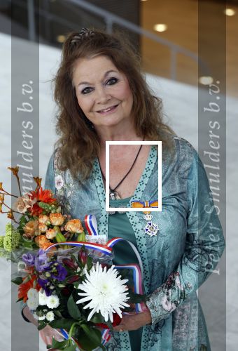 Apeldoorn 25 april 2025
Belinda Meuldijk krijgt lintje en wordt RIDDER in de orde van Oranje Nassau bij Orpheus . Ze kwam samen met haar zoon Yoshi en hun hond Noah.