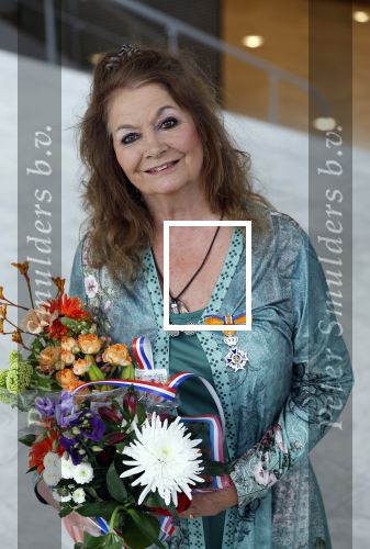 Apeldoorn 25 april 2025
Belinda Meuldijk krijgt lintje en wordt RIDDER in de orde van Oranje Nassau bij Orpheus . Ze kwam samen met haar zoon Yoshi en hun hond Noah.