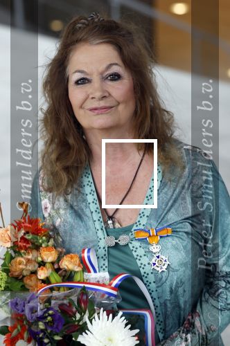 Apeldoorn 25 april 2025
Belinda Meuldijk krijgt lintje en wordt RIDDER in de orde van Oranje Nassau bij Orpheus . Ze kwam samen met haar zoon Yoshi en hun hond Noah.