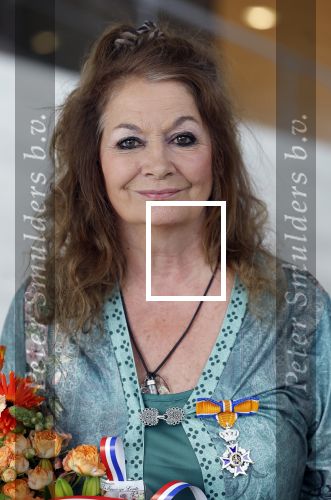 Apeldoorn 25 april 2025
Belinda Meuldijk krijgt lintje en wordt RIDDER in de orde van Oranje Nassau bij Orpheus . Ze kwam samen met haar zoon Yoshi en hun hond Noah.