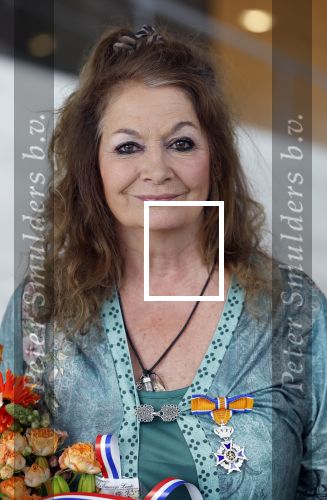 Apeldoorn 25 april 2025
Belinda Meuldijk krijgt lintje en wordt RIDDER in de orde van Oranje Nassau bij Orpheus . Ze kwam samen met haar zoon Yoshi en hun hond Noah.