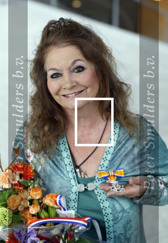 Apeldoorn 25 april 2025
Belinda Meuldijk krijgt lintje en wordt RIDDER in de orde van Oranje Nassau bij Orpheus . Ze kwam samen met haar zoon Yoshi en hun hond Noah.