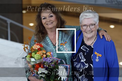 Apeldoorn 25 april 2025
Belinda Meuldijk krijgt lintje en wordt RIDDER in de orde van Oranje Nassau bij Orpheus . Ze kwam samen met haar zoon Yoshi en hun hond Noah.