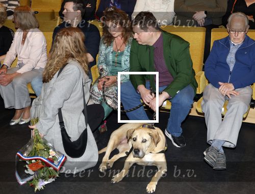 Apeldoorn 25 april 2025
Belinda Meuldijk krijgt lintje en wordt RIDDER in de orde van Oranje Nassau bij Orpheus . Ze kwam samen met haar zoon Yoshi en hun hond Noah.