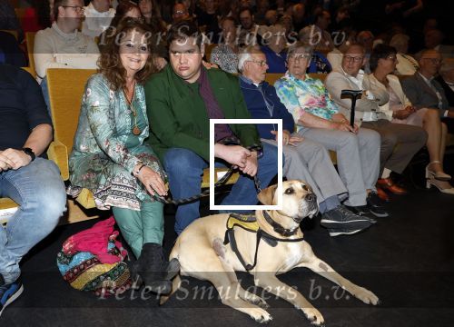 Apeldoorn 25 april 2025
Belinda Meuldijk krijgt lintje en wordt RIDDER in de orde van Oranje Nassau bij Orpheus . Ze kwam samen met haar zoon Yoshi en hun hond Noah.