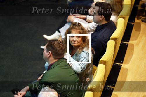 Apeldoorn 25 april 2025
Belinda Meuldijk krijgt lintje en wordt RIDDER in de orde van Oranje Nassau bij Orpheus . Ze kwam samen met haar zoon Yoshi en hun hond Noah.