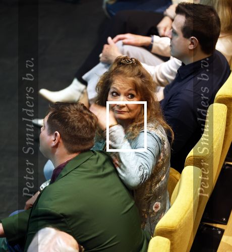 Apeldoorn 25 april 2025
Belinda Meuldijk krijgt lintje en wordt RIDDER in de orde van Oranje Nassau bij Orpheus . Ze kwam samen met haar zoon Yoshi en hun hond Noah.