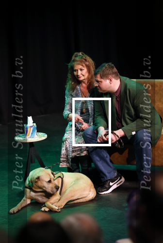 Apeldoorn 25 april 2025
Belinda Meuldijk krijgt lintje en wordt RIDDER in de orde van Oranje Nassau bij Orpheus . Ze kwam samen met haar zoon Yoshi en hun hond Noah.