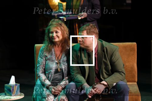 Apeldoorn 25 april 2025
Belinda Meuldijk krijgt lintje en wordt RIDDER in de orde van Oranje Nassau bij Orpheus . Ze kwam samen met haar zoon Yoshi en hun hond Noah.
