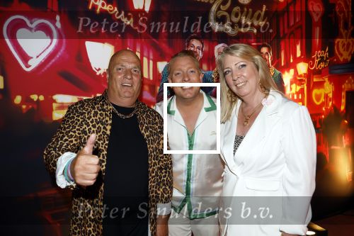 Amsterdam 1 juni 2025
Rene Froger krijgt na de laatste toppers in concert een koninklijke onderscheiding in de Johan Cruyff arena . Billy Dans kwam met zijn ouders