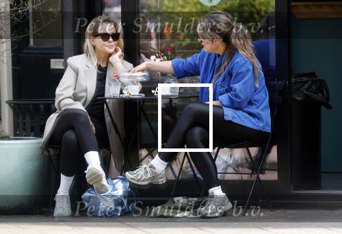 Amsterdam 21 mei 2025
Chantal Janzen met een vriendin op terras