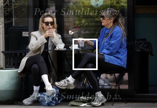 Amsterdam 21 mei 2025
Chantal Janzen met een vriendin op terras