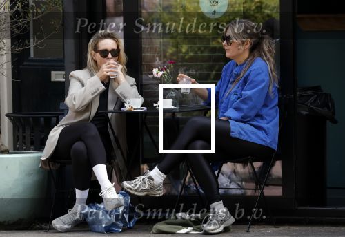 Amsterdam 21 mei 2025
Chantal Janzen met een vriendin op terras