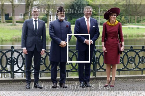 Voorschoten 16 april 2025
Dag twee van het bstaatsbezoek van Nederland en Oman. Er is een lunch op kasteel Duivenvoorde waarbij oa aanwezig zijn , Koning Willem Alexander Koningin Maxima de Sultan van Oman en minister president Dick Schoof .