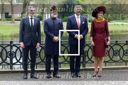 Voorschoten 16 april 2025
Dag twee van het bstaatsbezoek van Nederland en Oman. Er is een lunch op kasteel Duivenvoorde waarbij oa aanwezig zijn , Koning Willem Alexander Koningin Maxima de Sultan van Oman en minister president Dick Schoof .