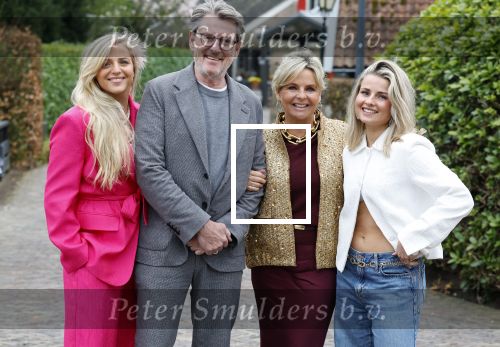 Nijkerk 16 april 2025
80e verjaardag van Lex Harding bij kasteel Salentijn . Erik de Zwart met vcrouw en dochters