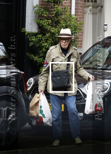 Amsterdam 26 mei 2025
Hans v Manen doet boodschappen in Amsterdam zuid.