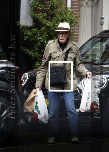 Amsterdam 26 mei 2025
Hans v Manen doet boodschappen in Amsterdam zuid.