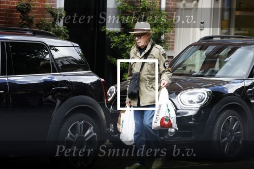 Amsterdam 26 mei 2025
Hans v Manen doet boodschappen in Amsterdam zuid.