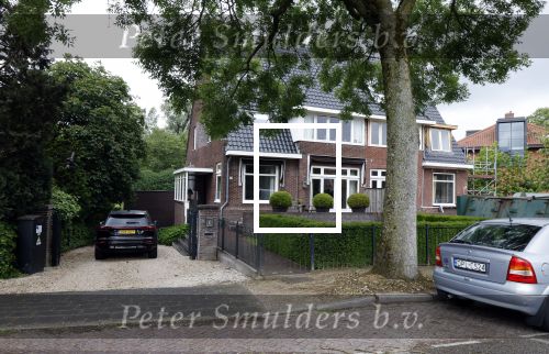 Amstelveen  28 mei 2025
Johnny Heitinga heeft een nieuw huis gekocht aan de Amstel wat nu verbouwd wordt . Humberto Tan is zijn buurman .