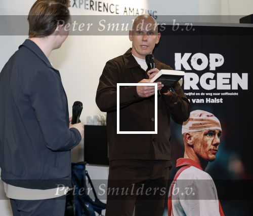 Utrecht 7 mei 2025
Boekpresentatie Jan v Halst bij Louwman exclusive . Jan v Halst met zijn zoon Mick