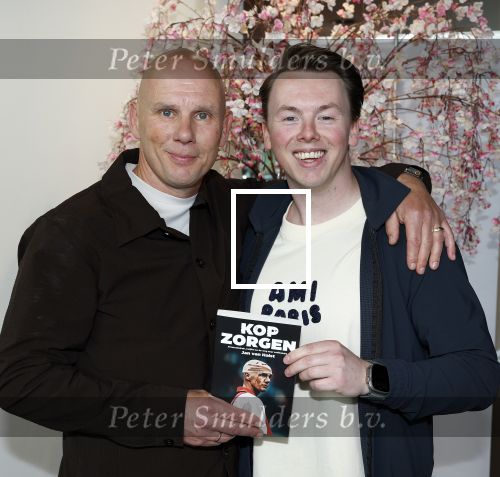 Utrecht 7 mei 2025
Boekpresentatie Jan v Halst bij Louwman exclusive . Jan v Halst met zijn zoon Mick