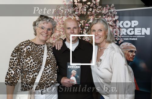 Utrecht 7 mei 2025
Boekpresentatie Jan v Halst bij Louwman exclusive . Jan v Halst met zijn zussen