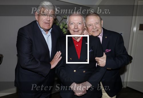 Renkum 21 april 2025
Ronnie Tober 80 jaar . Hij geeft feest in restaurant Campman in Renkum . Zijn partner Jan Jochems is natuurlijk aanwezig . Burgemeester van Den Haag Jan v Zanen reikt de eerste cd uit. Jan v Zanen kwam met zijn partner Simone Richardson