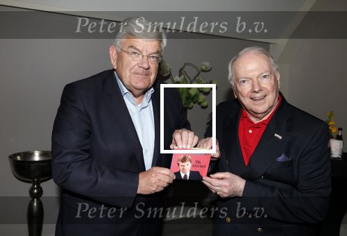 Renkum 21 april 2025
Ronnie Tober 80 jaar . Hij geeft feest in restaurant Campman in Renkum . Zijn partner Jan Jochems is natuurlijk aanwezig . Burgemeester van Den Haag Jan v Zanen reikt de eerste cd uit. Jan v Zanen kwam met zijn partner Simone Richardson