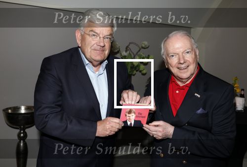 Renkum 21 april 2025
Ronnie Tober 80 jaar . Hij geeft feest in restaurant Campman in Renkum . Zijn partner Jan Jochems is natuurlijk aanwezig . Burgemeester van Den Haag Jan v Zanen reikt de eerste cd uit. Jan v Zanen kwam met zijn partner Simone Richardson