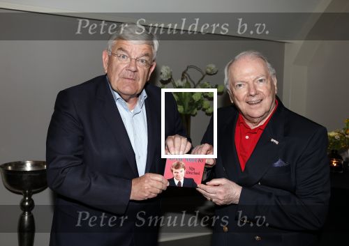 Renkum 21 april 2025
Ronnie Tober 80 jaar . Hij geeft feest in restaurant Campman in Renkum . Zijn partner Jan Jochems is natuurlijk aanwezig . Burgemeester van Den Haag Jan v Zanen reikt de eerste cd uit. Jan v Zanen kwam met zijn partner Simone Richardson