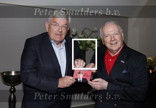 Renkum 21 april 2025
Ronnie Tober 80 jaar . Hij geeft feest in restaurant Campman in Renkum . Zijn partner Jan Jochems is natuurlijk aanwezig . Burgemeester van Den Haag Jan v Zanen reikt de eerste cd uit. Jan v Zanen kwam met zijn partner Simone Richardson