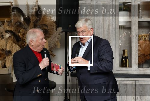 Renkum 21 april 2025
Ronnie Tober 80 jaar . Hij geeft feest in restaurant Campman in Renkum . Zijn partner Jan Jochems is natuurlijk aanwezig . Burgemeester van Den Haag Jan v Zanen reikt de eerste cd uit. Jan v Zanen kwam met zijn partner Simone Richardson