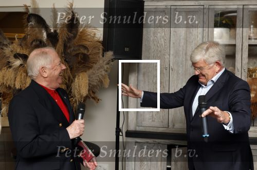 Renkum 21 april 2025
Ronnie Tober 80 jaar . Hij geeft feest in restaurant Campman in Renkum . Zijn partner Jan Jochems is natuurlijk aanwezig . Burgemeester van Den Haag Jan v Zanen reikt de eerste cd uit. Jan v Zanen kwam met zijn partner Simone Richardson