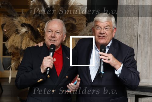 Renkum 21 april 2025
Ronnie Tober 80 jaar . Hij geeft feest in restaurant Campman in Renkum . Zijn partner Jan Jochems is natuurlijk aanwezig . Burgemeester van Den Haag Jan v Zanen reikt de eerste cd uit. Jan v Zanen kwam met zijn partner Simone Richardson