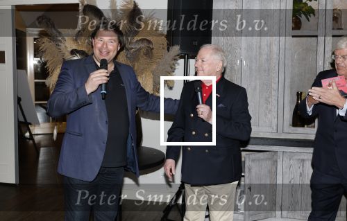 Renkum 21 april 2025
Ronnie Tober 80 jaar . Hij geeft feest in restaurant Campman in Renkum . Zijn partner Jan Jochems is natuurlijk aanwezig . Burgemeester van Den Haag Jan v Zanen reikt de eerste cd uit. Jan v Zanen kwam met zijn partner Simone Richardson