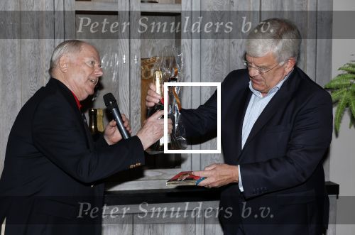 Renkum 21 april 2025
Ronnie Tober 80 jaar . Hij geeft feest in restaurant Campman in Renkum . Zijn partner Jan Jochems is natuurlijk aanwezig . Burgemeester van Den Haag Jan v Zanen reikt de eerste cd uit. Jan v Zanen kwam met zijn partner Simone Richardson