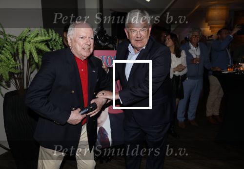 Renkum 21 april 2025
Ronnie Tober 80 jaar . Hij geeft feest in restaurant Campman in Renkum . Zijn partner Jan Jochems is natuurlijk aanwezig . Burgemeester van Den Haag Jan v Zanen reikt de eerste cd uit. Jan v Zanen kwam met zijn partner Simone Richardson