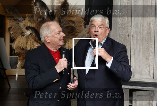 Renkum 21 april 2025
Ronnie Tober 80 jaar . Hij geeft feest in restaurant Campman in Renkum . Zijn partner Jan Jochems is natuurlijk aanwezig . Burgemeester van Den Haag Jan v Zanen reikt de eerste cd uit. Jan v Zanen kwam met zijn partner Simone Richardson