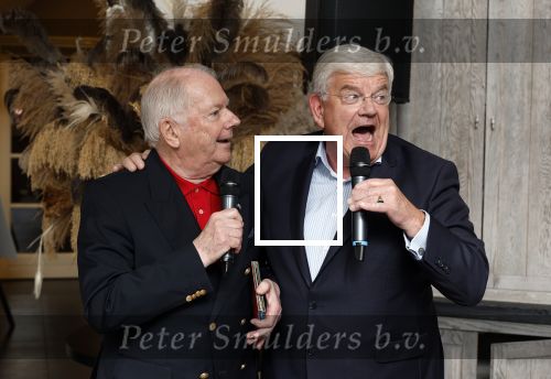 Renkum 21 april 2025
Ronnie Tober 80 jaar . Hij geeft feest in restaurant Campman in Renkum . Zijn partner Jan Jochems is natuurlijk aanwezig . Burgemeester van Den Haag Jan v Zanen reikt de eerste cd uit. Jan v Zanen kwam met zijn partner Simone Richardson