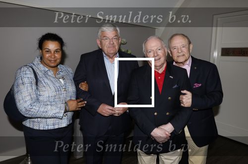 Renkum 21 april 2025
Ronnie Tober 80 jaar . Hij geeft feest in restaurant Campman in Renkum . Zijn partner Jan Jochems is natuurlijk aanwezig . Burgemeester van Den Haag Jan v Zanen reikt de eerste cd uit. Jan v Zanen kwam met zijn partner Simone Richardson
