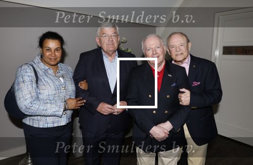 Renkum 21 april 2025
Ronnie Tober 80 jaar . Hij geeft feest in restaurant Campman in Renkum . Zijn partner Jan Jochems is natuurlijk aanwezig . Burgemeester van Den Haag Jan v Zanen reikt de eerste cd uit. Jan v Zanen kwam met zijn partner Simone Richardson