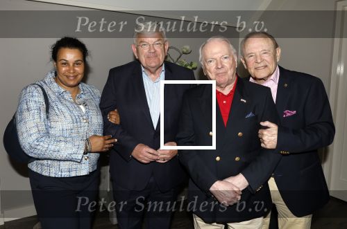 Renkum 21 april 2025
Ronnie Tober 80 jaar . Hij geeft feest in restaurant Campman in Renkum . Zijn partner Jan Jochems is natuurlijk aanwezig . Burgemeester van Den Haag Jan v Zanen reikt de eerste cd uit. Jan v Zanen kwam met zijn partner Simone Richardson
